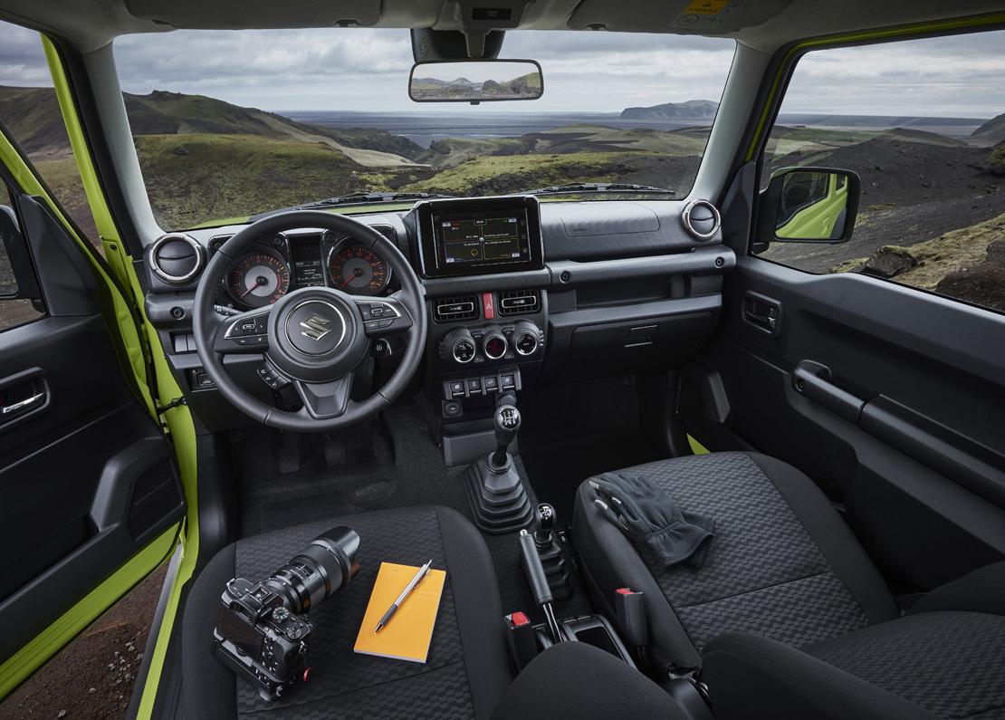 <h2>Интерьер Suzuki Jimny</h2>