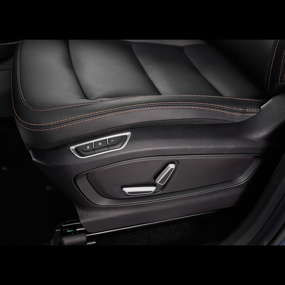 Передние сиденья с электроприводом