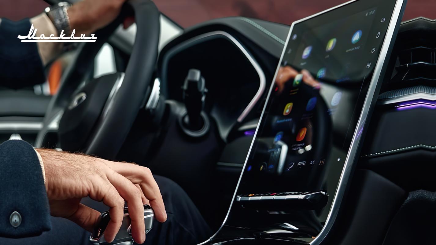 Вертикальный экран мультимедийной системы Москвича 6