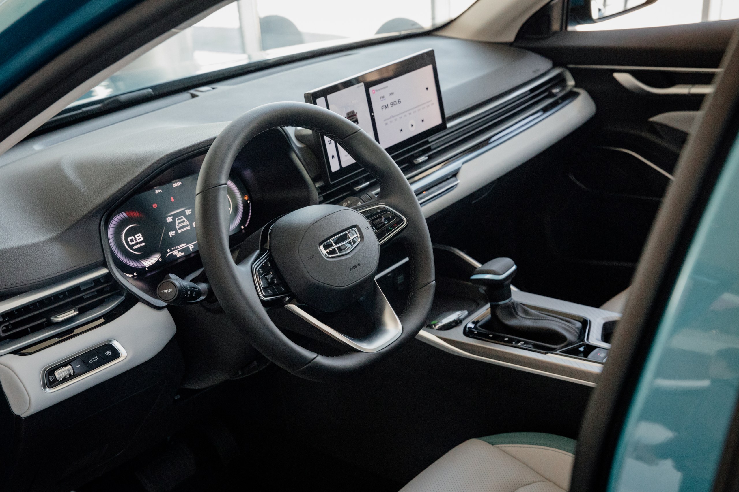 Geely Emgrand: сравнение комплектаций