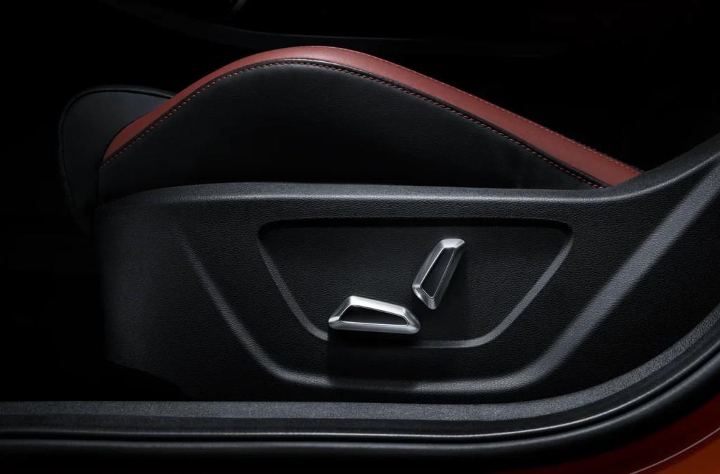 Сиденье водителя с электроприводом