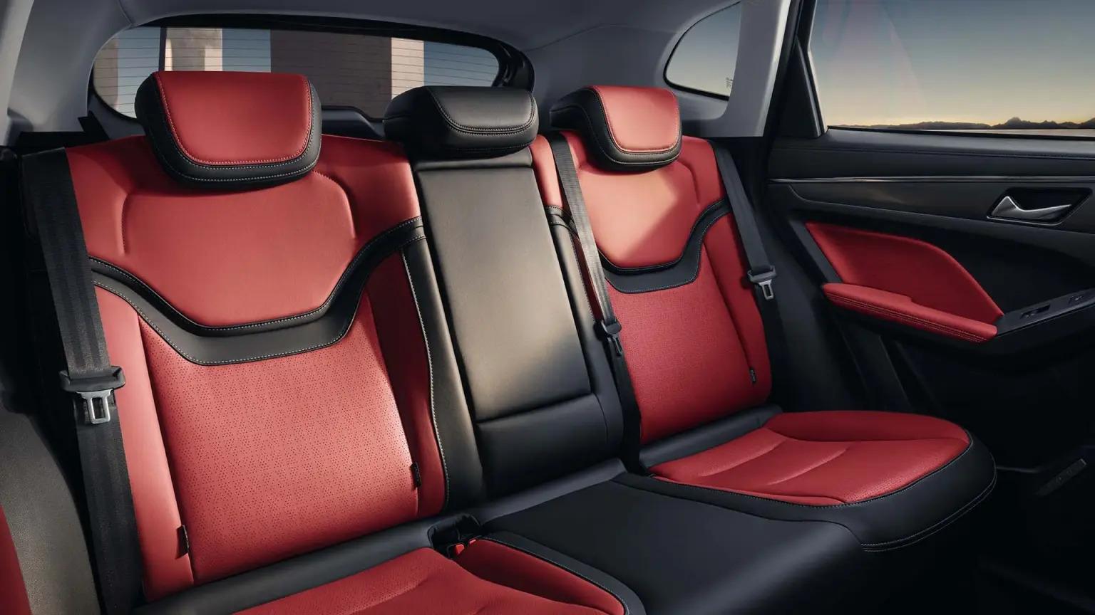 СИДЕНЬЯ ИЗ ПЕРФОРИРОВАННОЙ ЭКО-КОЖИ