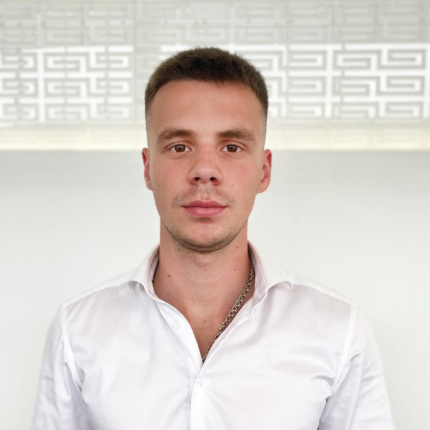 Артём Пономарёв - Менеджер по продажам автомобилей с пробегом