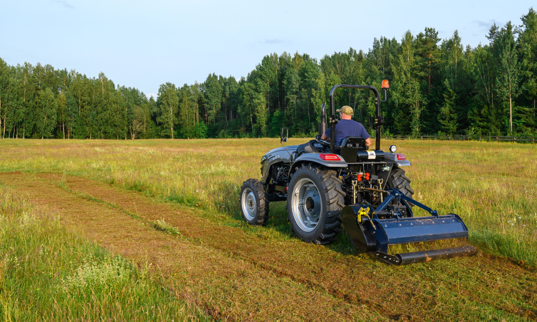 Обработает почву перед посадкой, соберет урожай