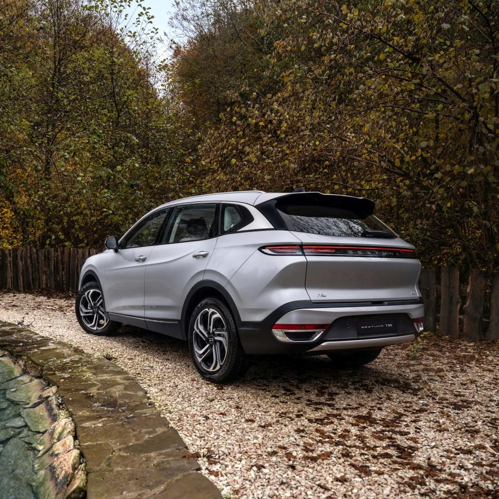 Узнаваемый дизайн задних светодиодных фонарей