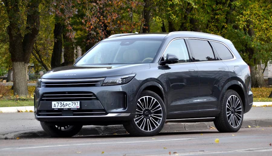 Что важнее — динамика или комфорт? Тест-драйв кроссовера Aito Seres M7