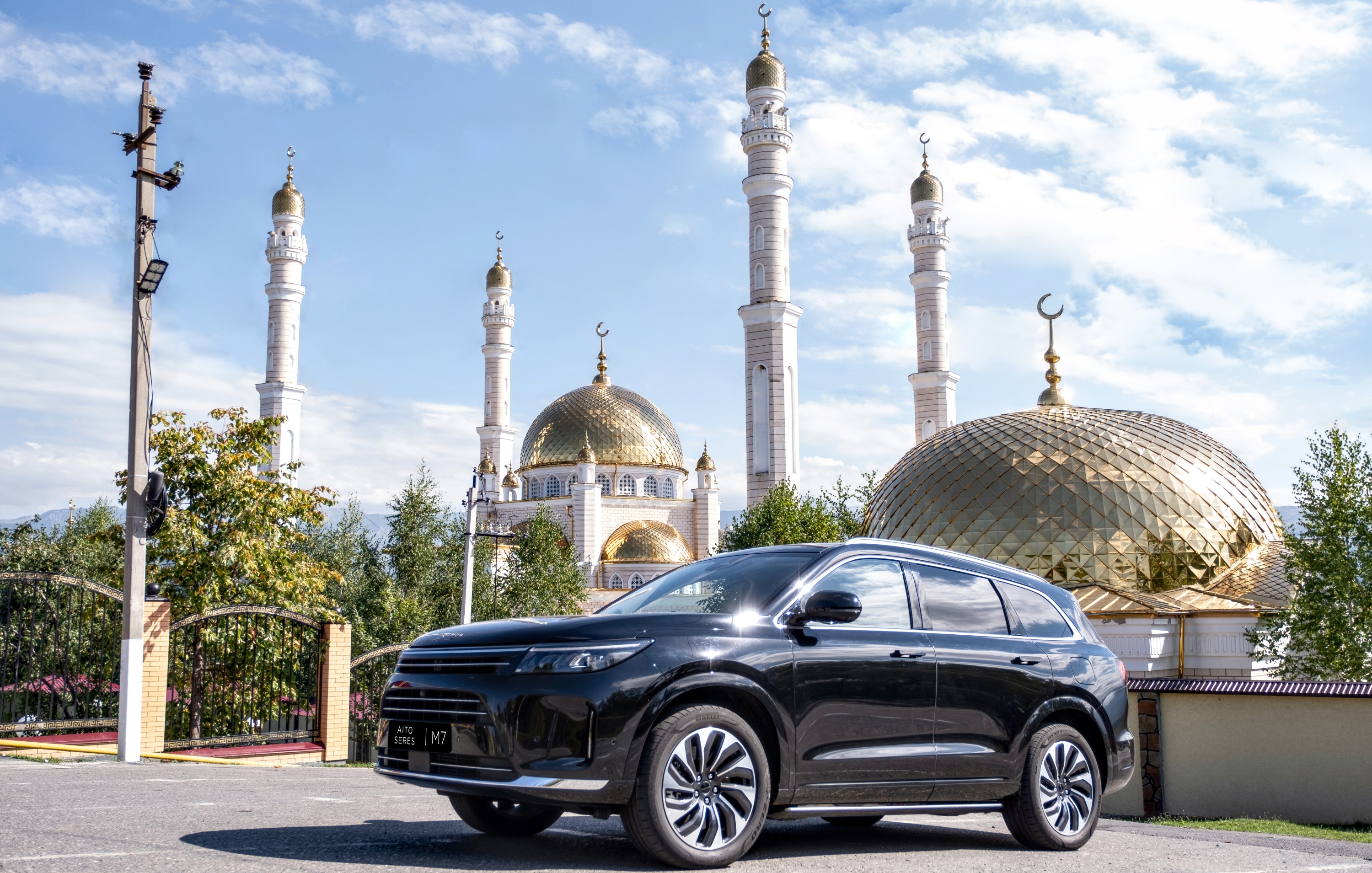 Команда "Авто Года" завершила пробег Москва-Грозный-Москва на автомобилях AITO SERES M7