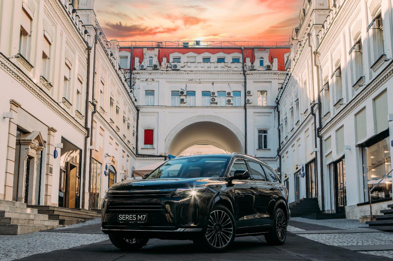 Премиальный кроссовер AITO М7 преодолел 200-тысячный рубеж по объему продаж