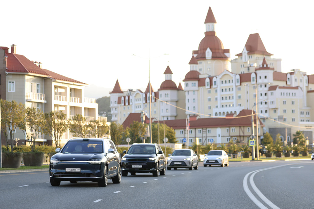Всероссийское Road-Show автомобилей AITO SERES добралось до курортной «столицы» России – г. Сочи