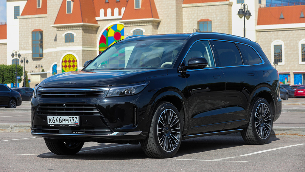 Бензиновое сердце: чем удивит китайский гибридный кроссовер AITO SERES М7