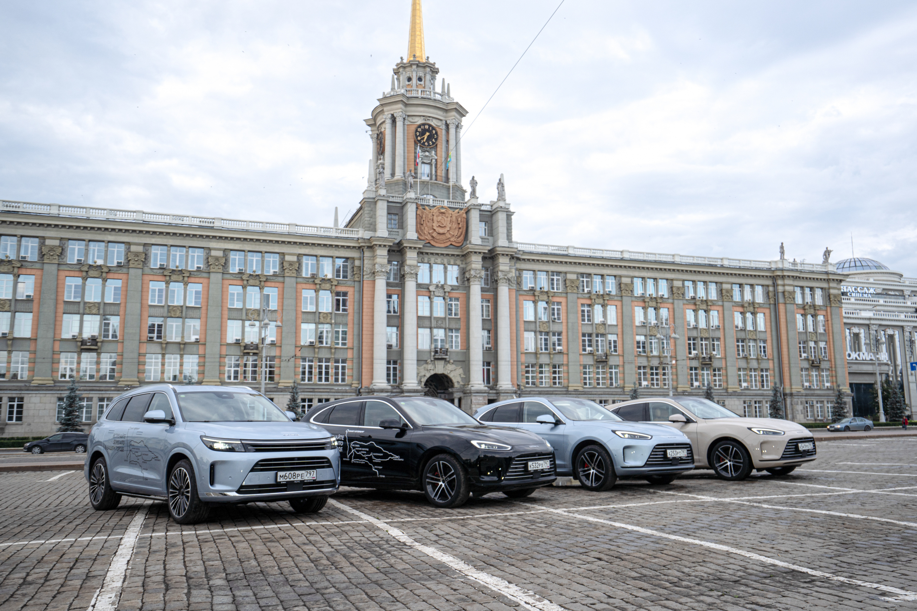 Караван AITO SERES прибыл в столицу Уральского края