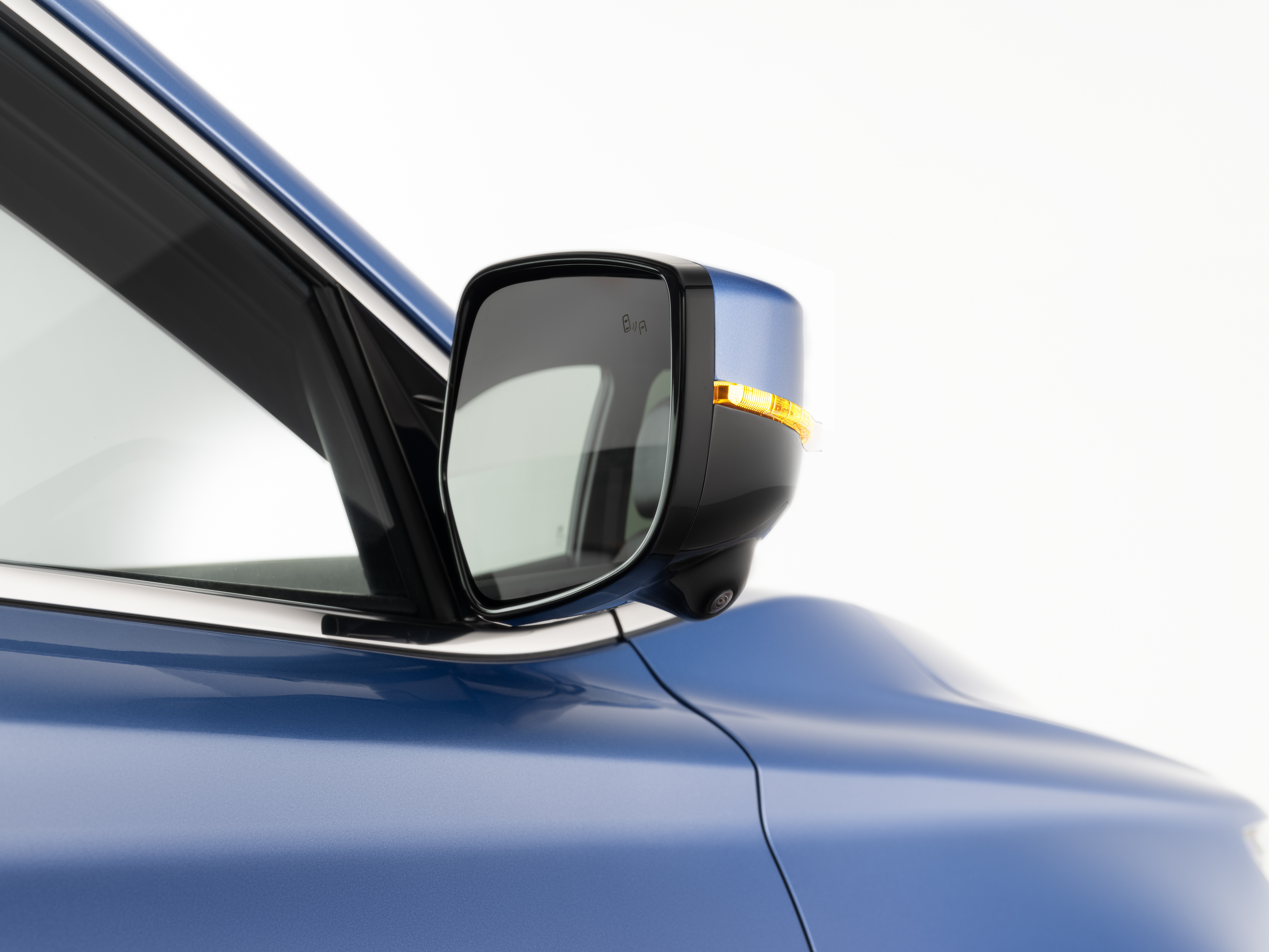 Наружные зеркала с подогревом и электроскладыванием