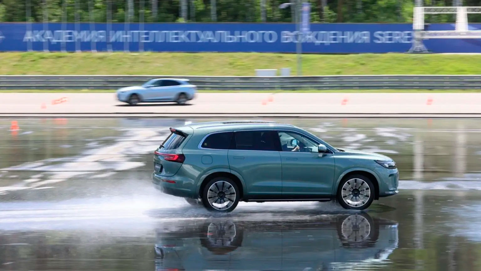 Академия интеллектуального вождения AITO SERES: в центре внимания технологии и безопасность!