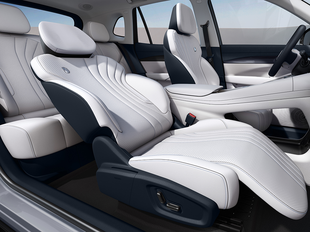 Передние сиденья и режимы отдыха*