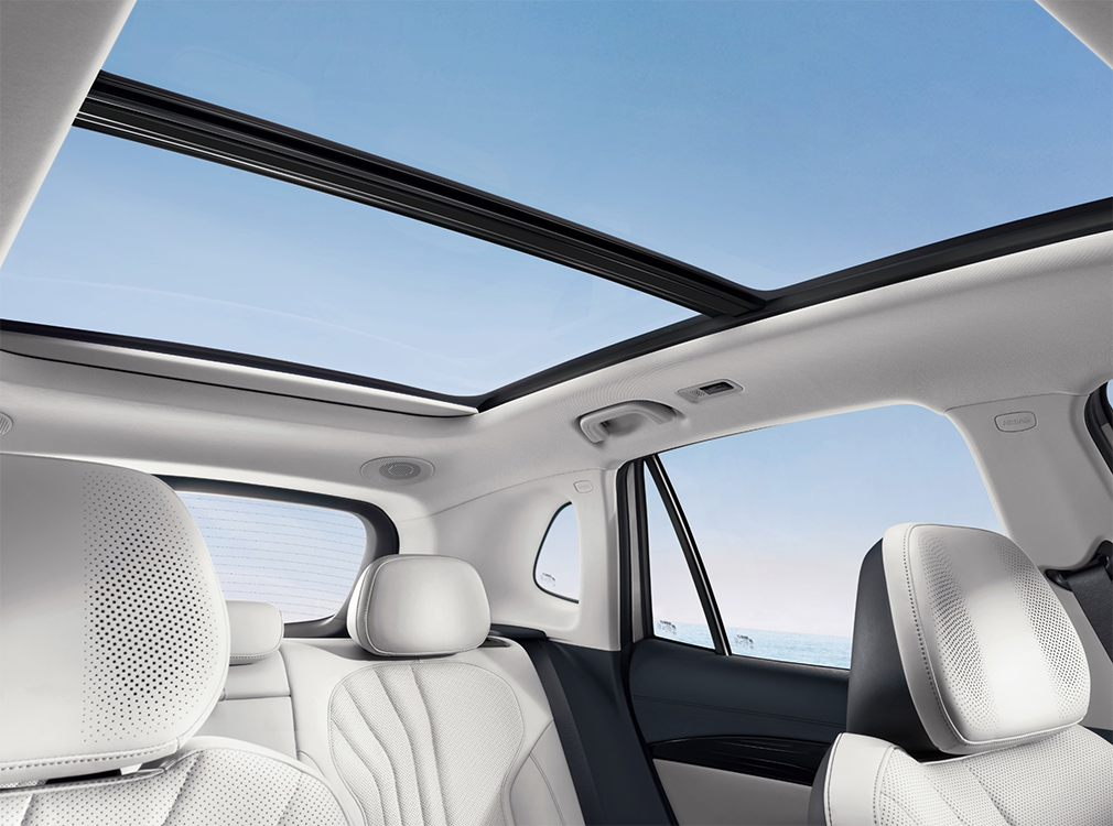 Большая панорамная крыша с люком*