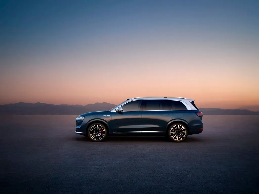 Флагманский гибридный кроссовер AITO SERES удостоен награды «Автомобиль года» на «Автомобильном фестивале CCTV»