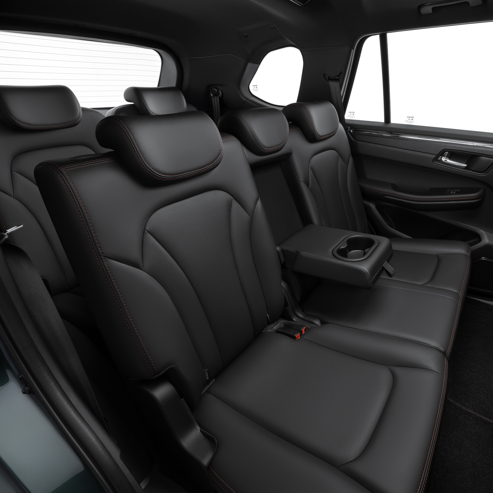 Просторные 2-й и 3-й ряды и возможность регулировки угла наклона спинки сидений