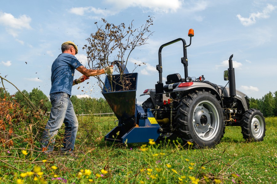 Дальность отбрасывания до 6 м 