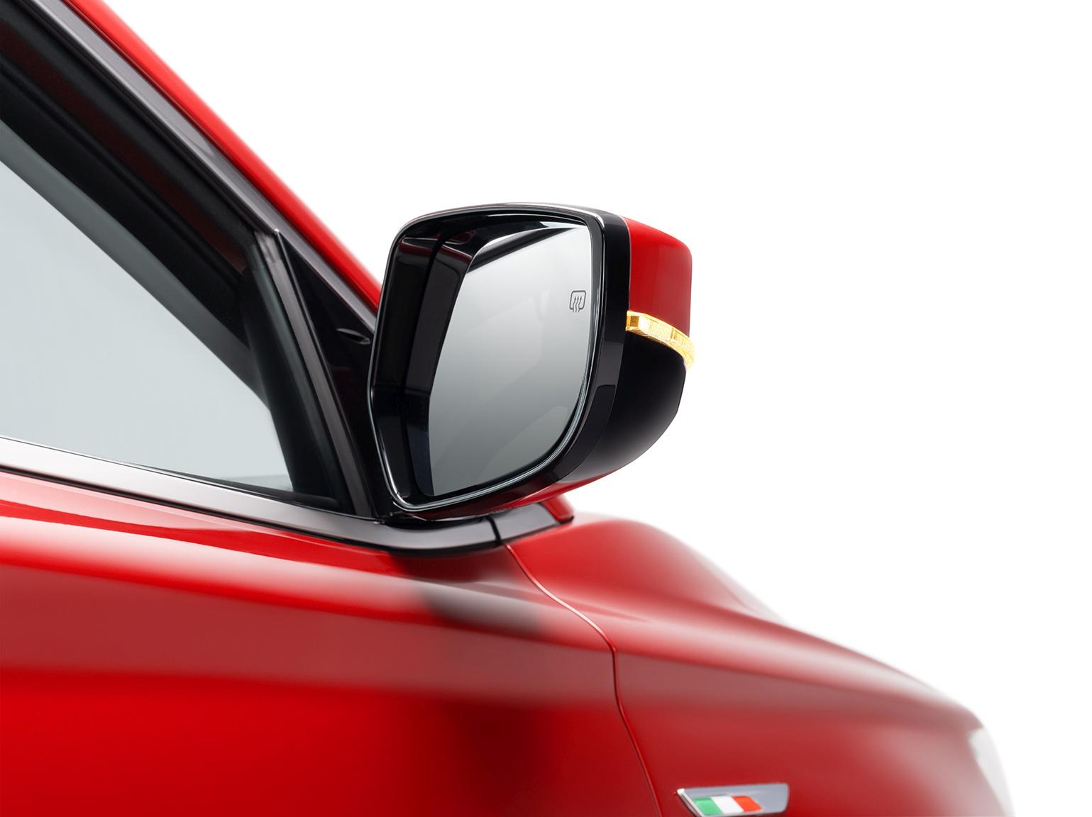 Наружные зеркала с подогревом и электроскладыванием