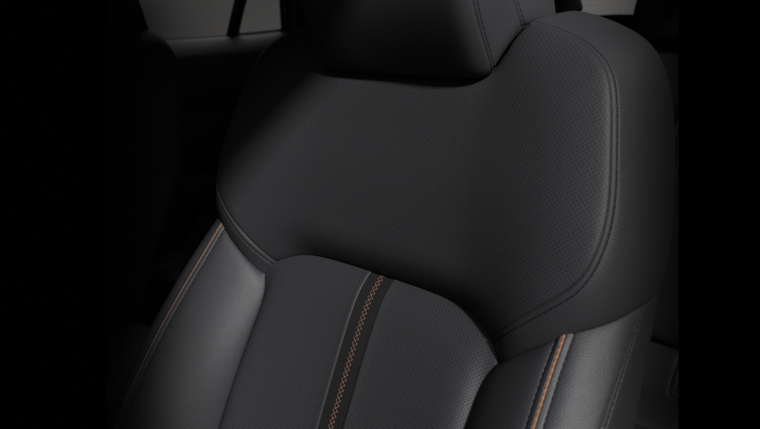 Контрастная прострочка на кожаных элементах 