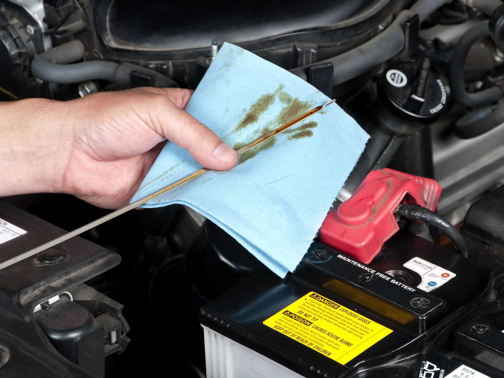 Как проверить уровень масла в автомобилях Geely