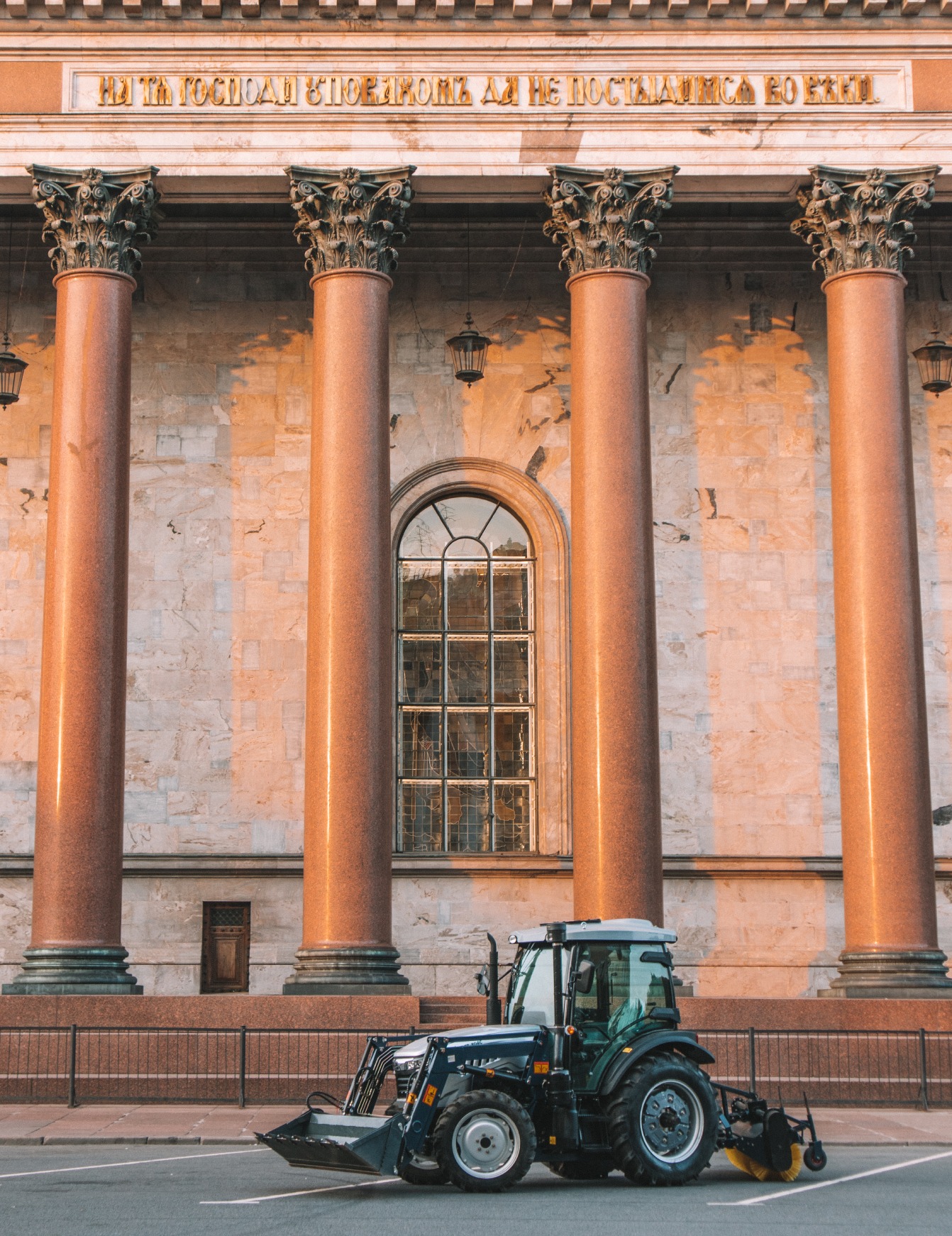 Записаться на тест-драйв или экскурсию