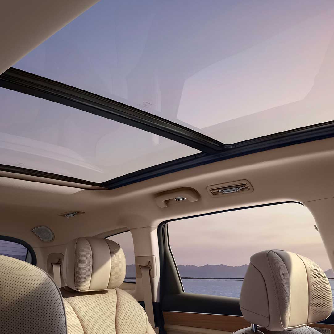 Впечатляющая панорамная крыша с люком