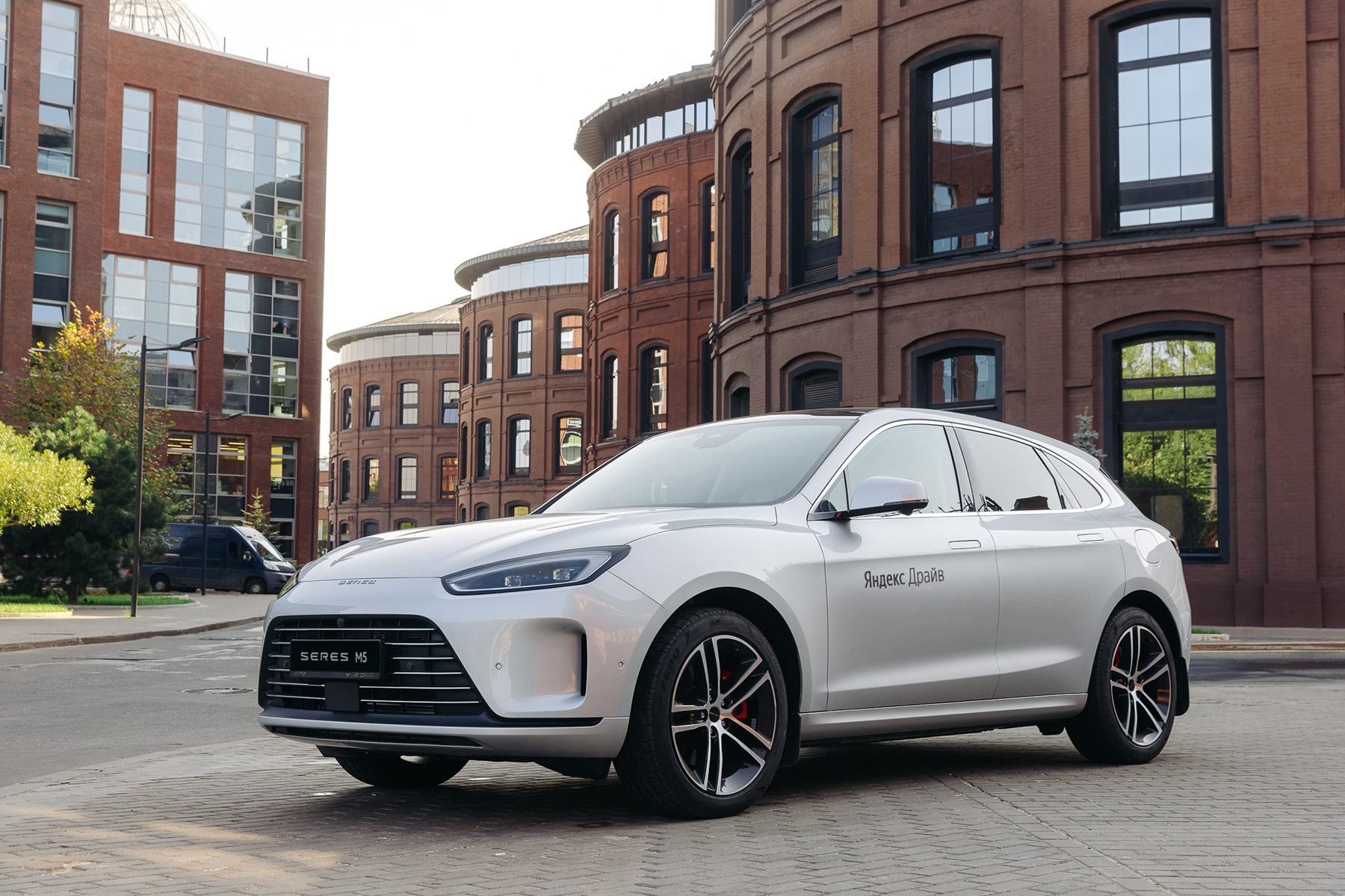 20 000 поездок совершили автомобили AITO SERES в сервисе каршеринга «Яндекс Драйв» 