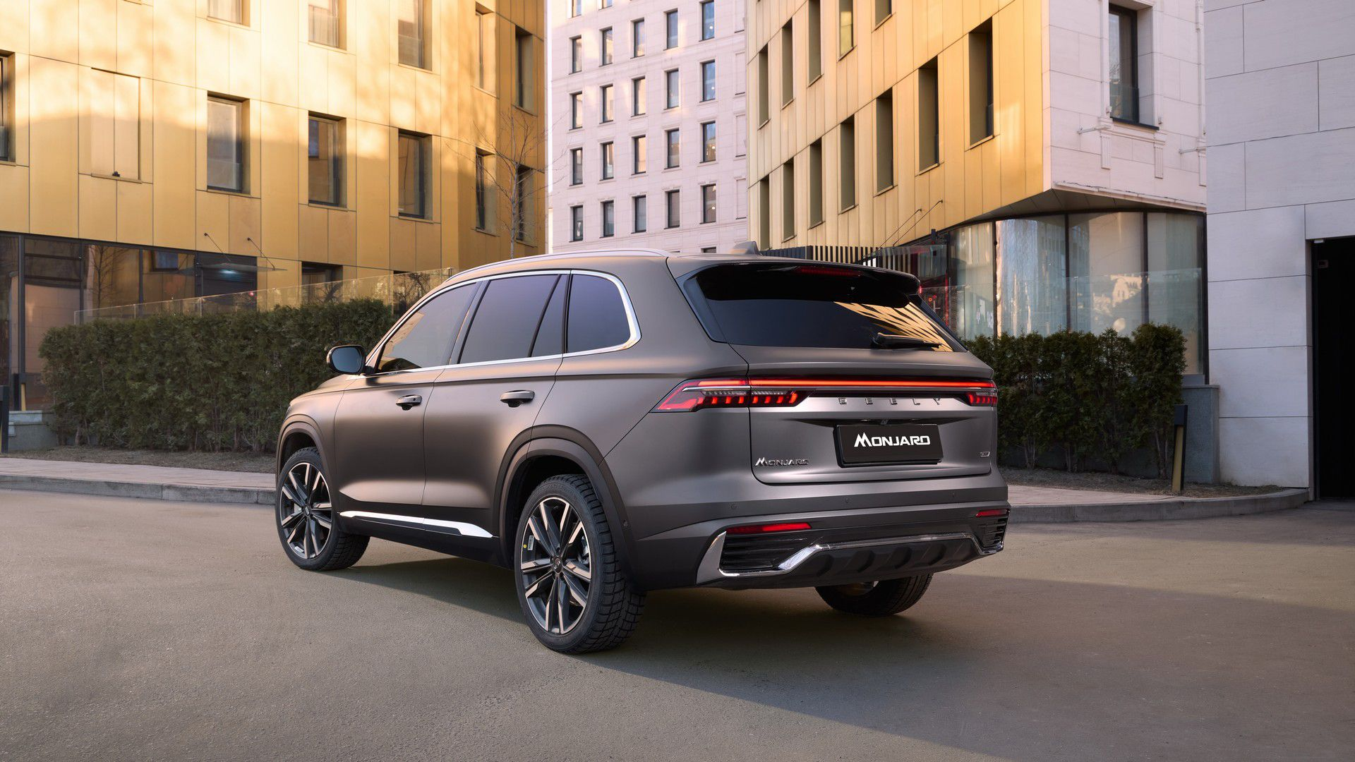 Сравнительный обзор Hongqi HS5 и Geely Monjaro