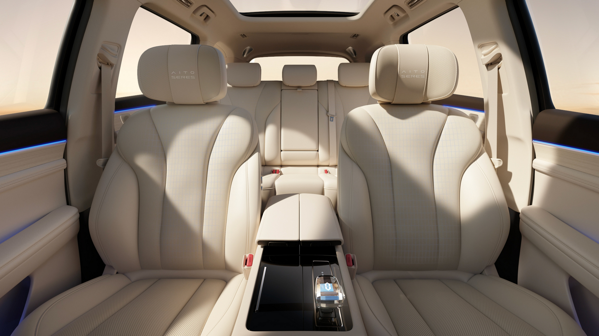 Новинка модельного ряда AITO SERES: в России стартовали продажи пятиместного кроссовера модели М7