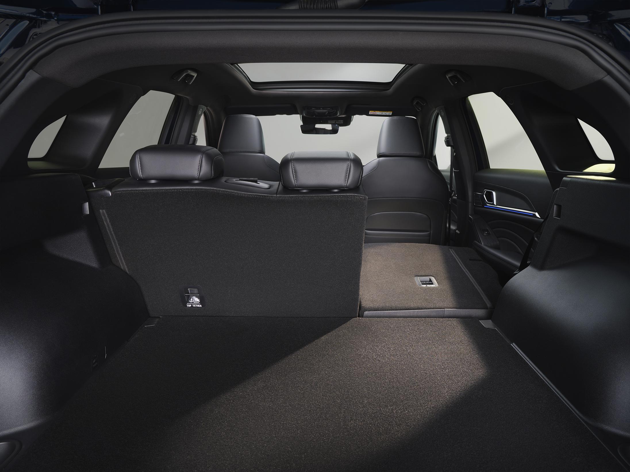 Складываемый задний ряд сидений в соотношении 60:40