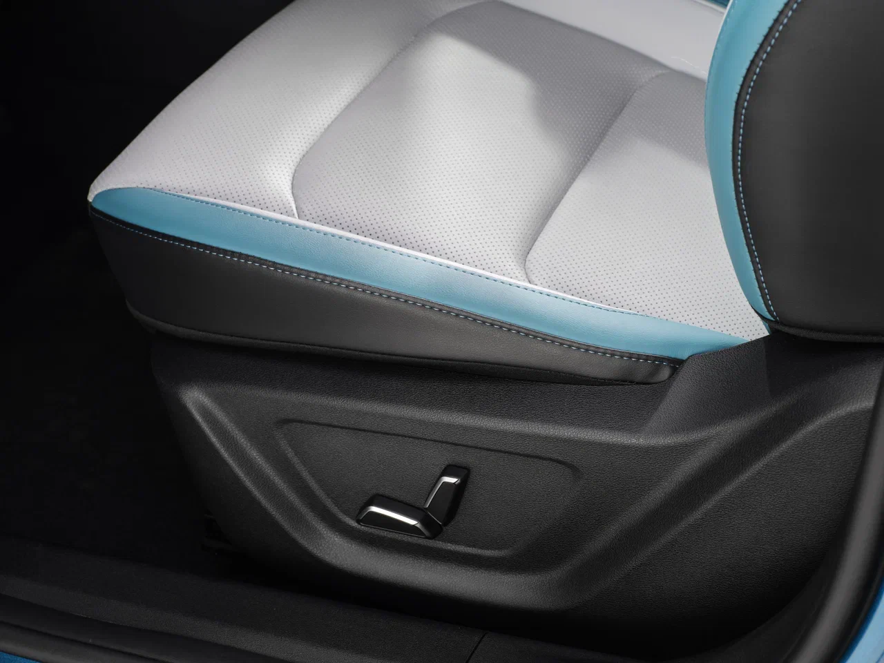 Сиденье водителя с электроприводом