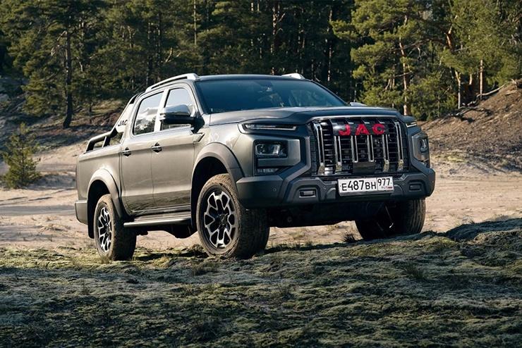 Россияне за полгода купили более 10 тыс. пикапов. Лидером по продажам среди брендов стал китайский JAC