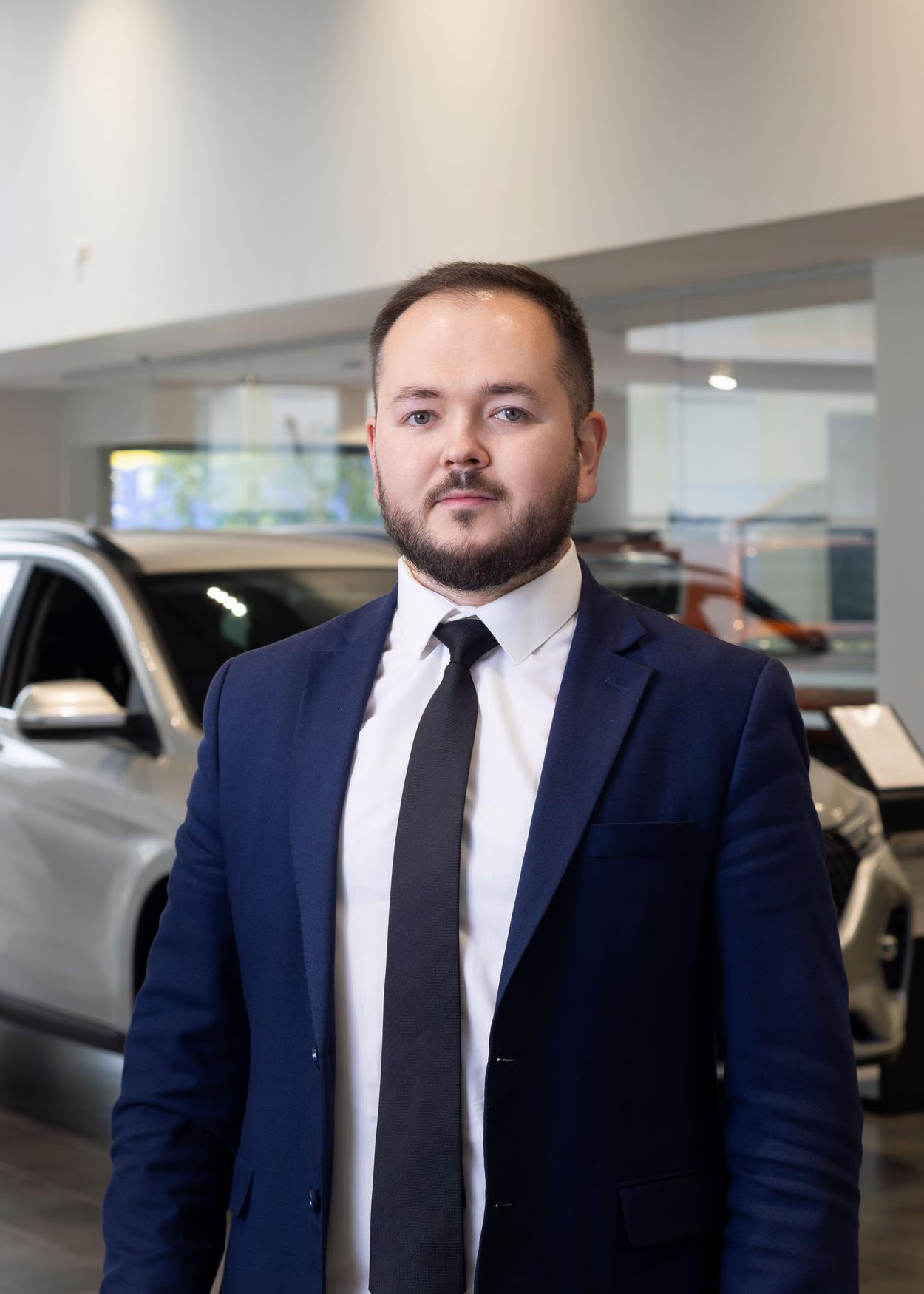 Менеджер отдела продаж Зинов Евгений Андреевич