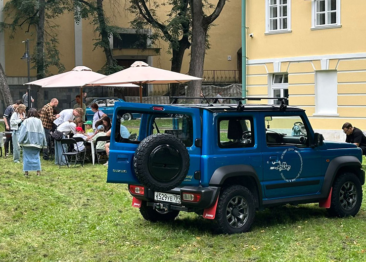 SUZUKI JIMNY ПРОВЁЛ АВТОВЫХОДНЫЕ ВМЕСТЕ С ДЕТСКИМ ЦЕНТРОМ ДИЗАЙНА