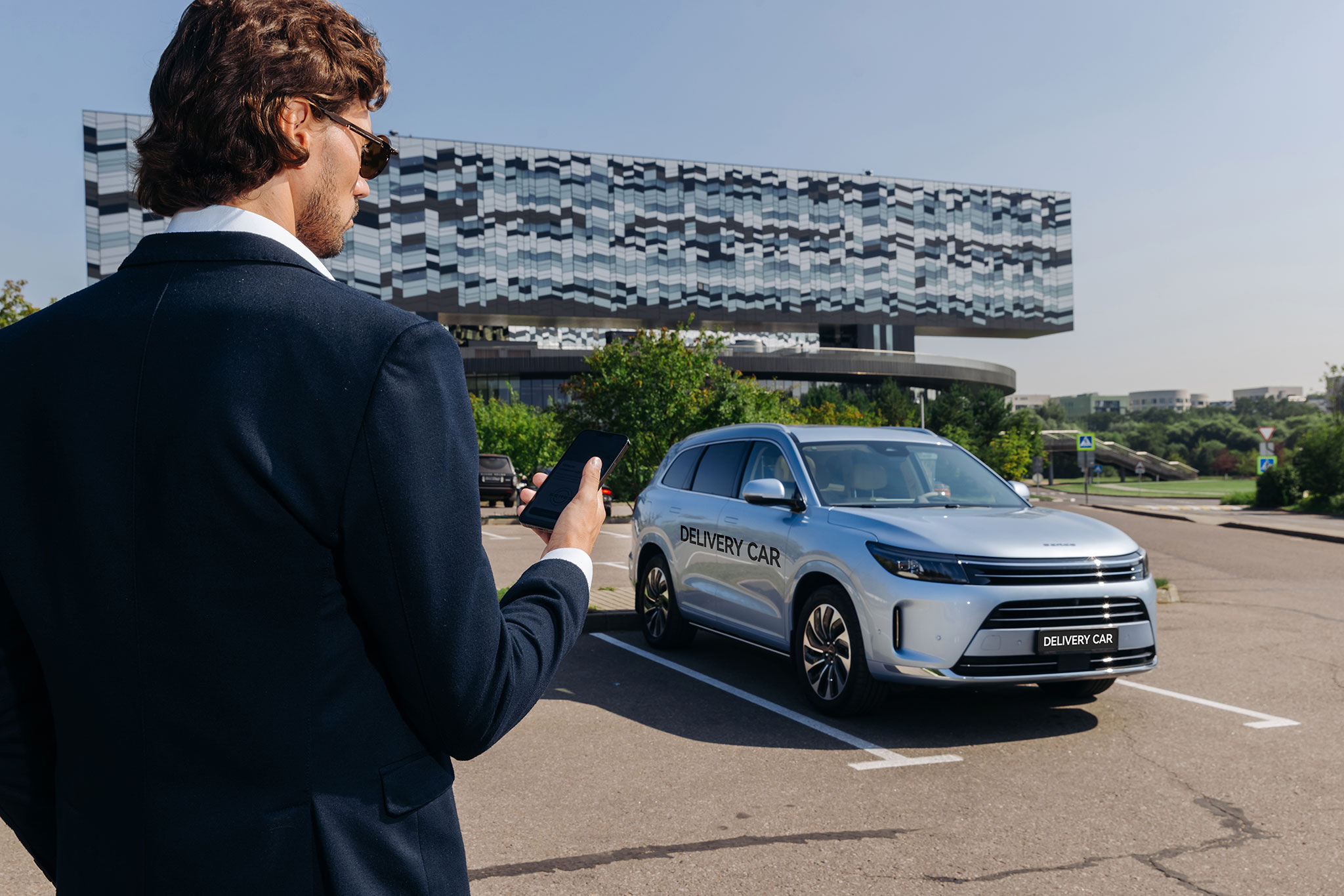 Заработал первый онлайн-дилер AITO SERES 