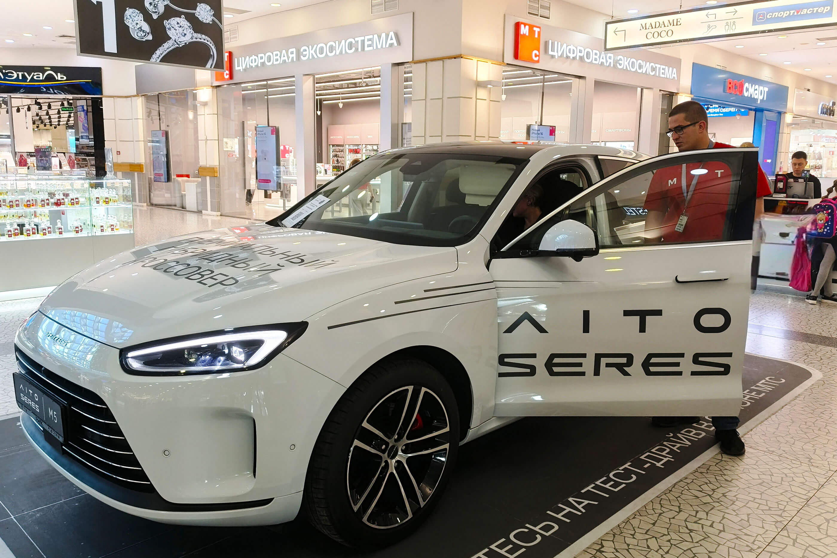 «МБ РУС» и МТС открывают новую точку продаж автомобилей AITO SERES в Казани