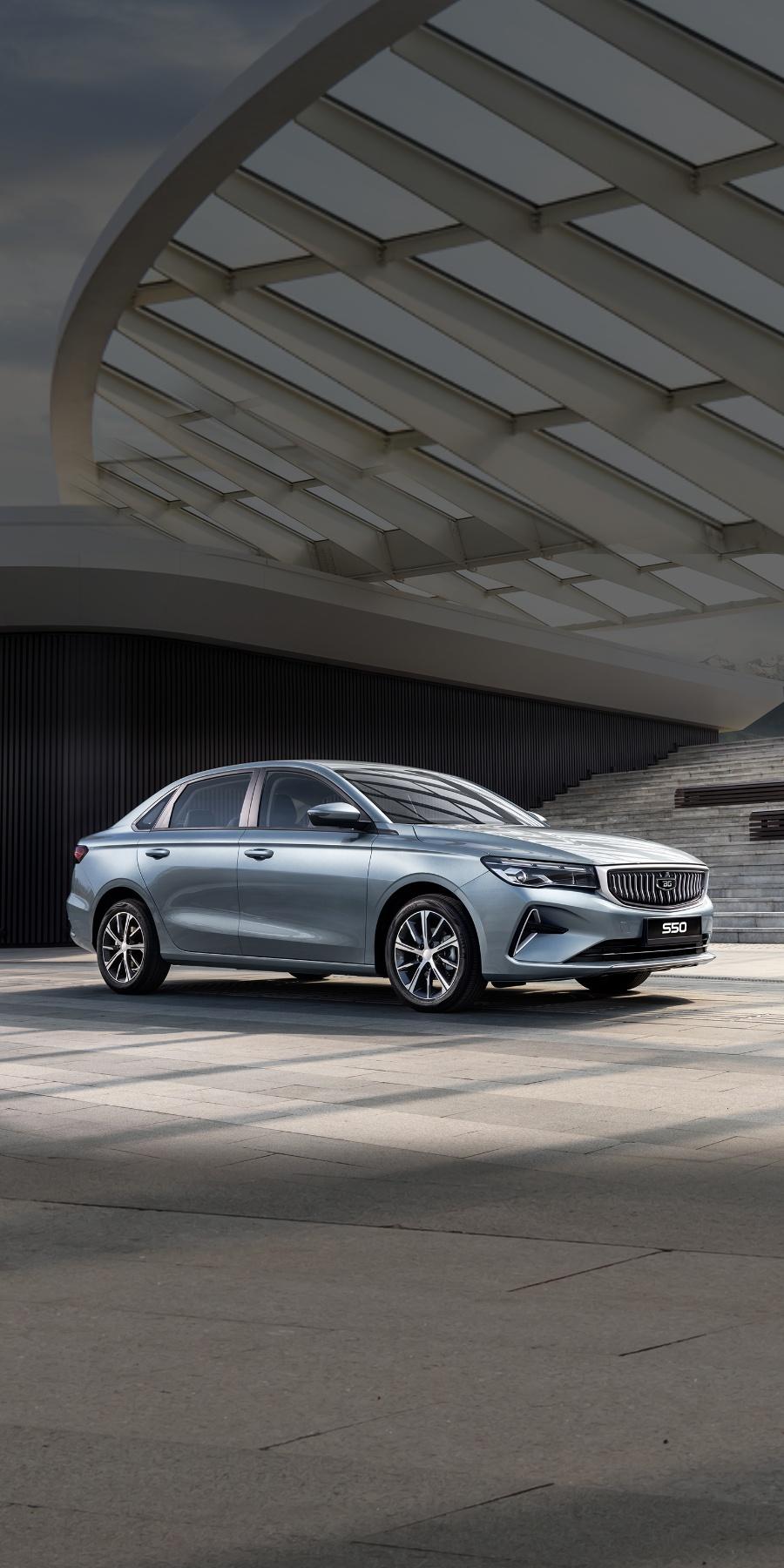 <h1>Элегантный и практичный седан</h1>