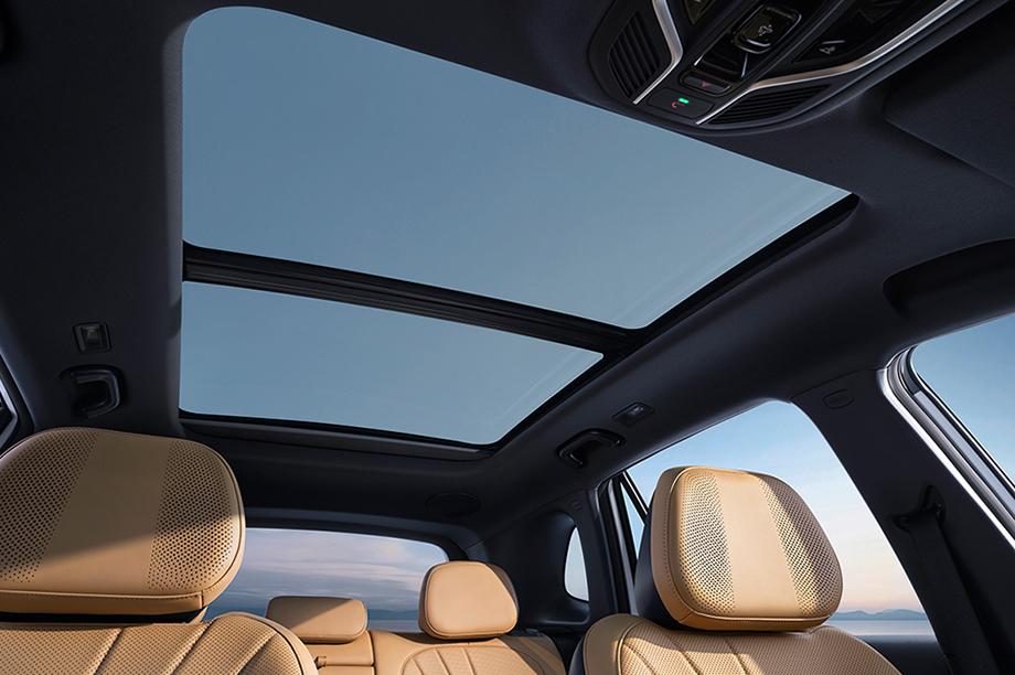 Большая панорамная крыша с люком*