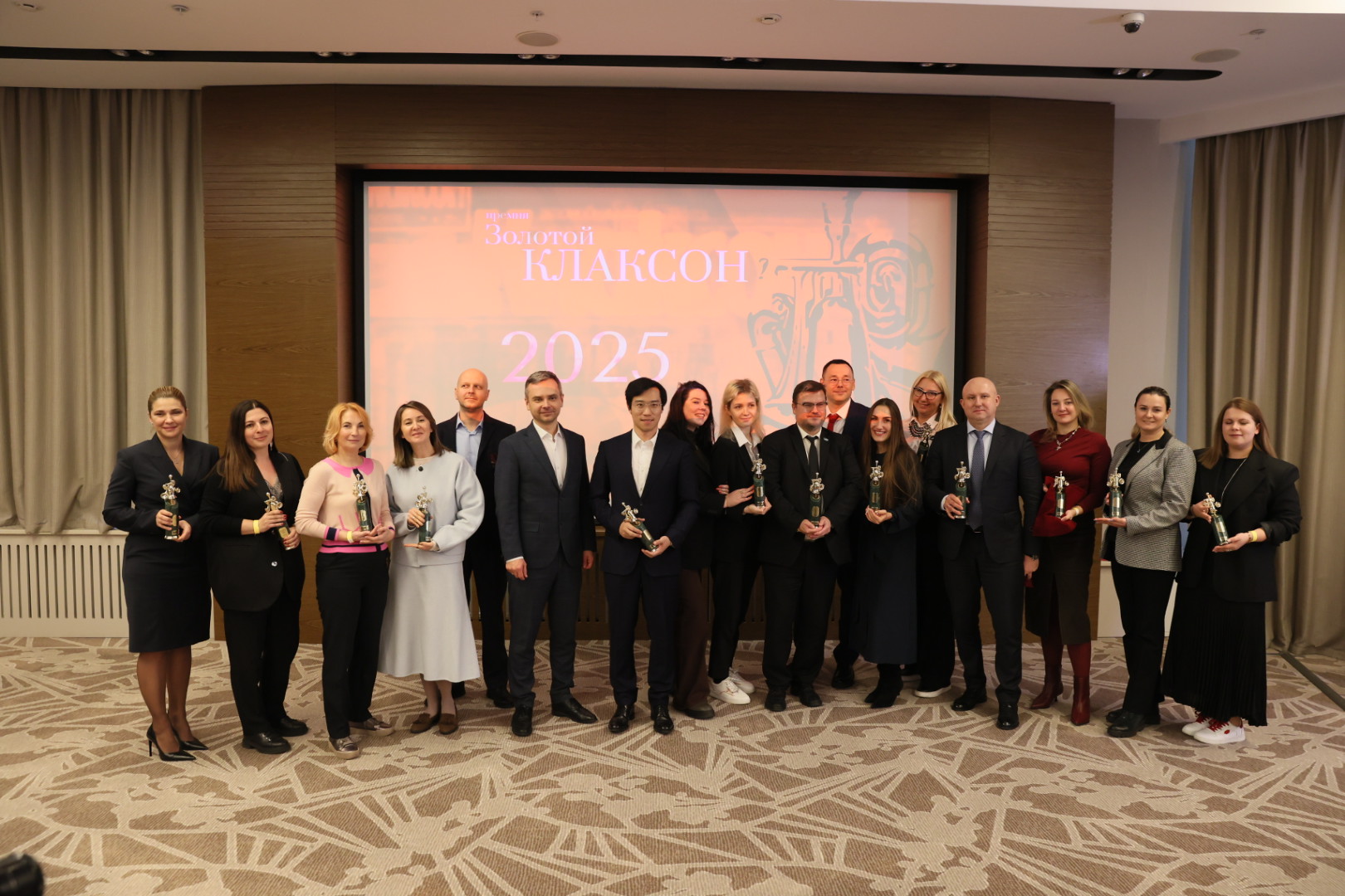 AITO SERES M7 стал победителем премии  «Золотой Клаксон» в номинации «Кроссовер года»