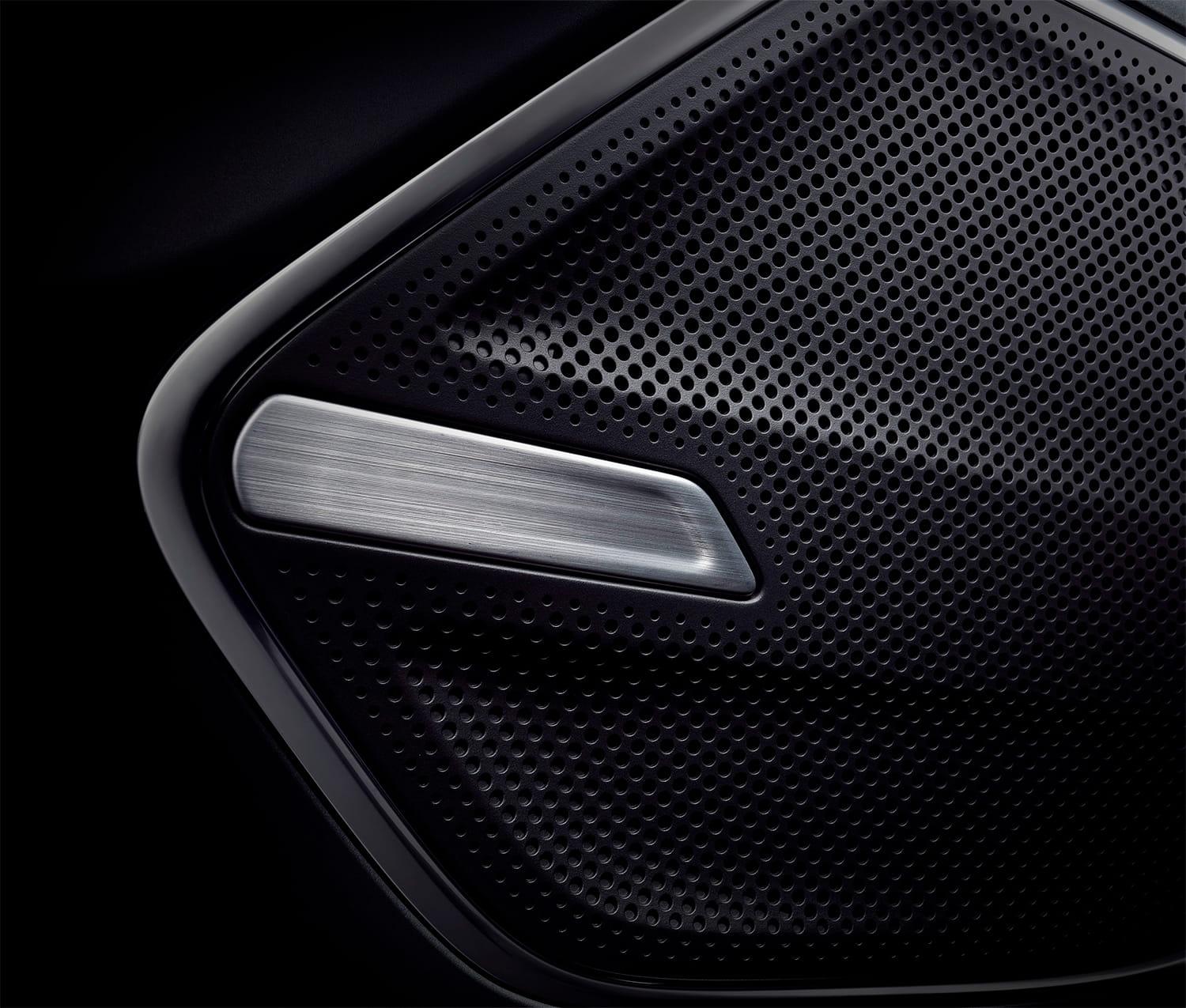 Премиальная аудиосистема с 14 динамиками