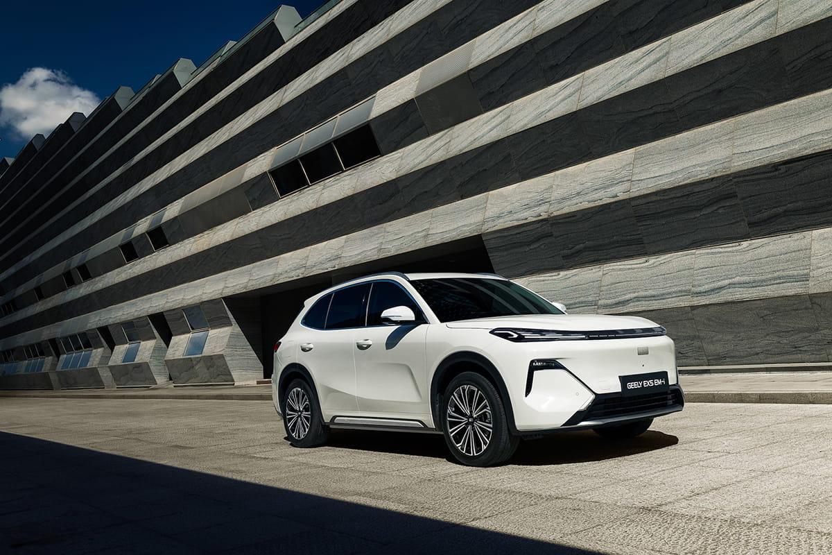 Кроссоверы Geely EX5 и Geely EX5 EM-i заняли лидирующие позиции по продажам среди SUV на новых источниках энергии в Китае