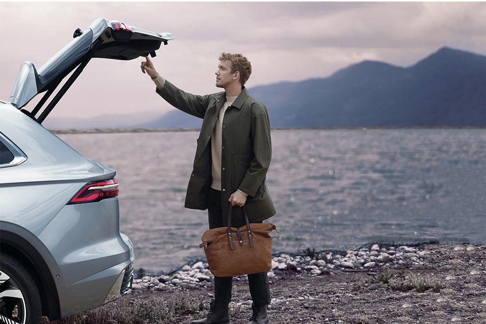 Электропривод двери багажника с системой бесконтактного открывания