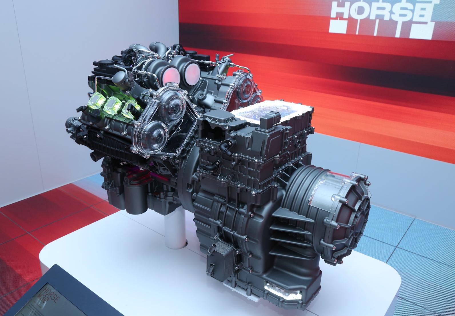 Группа Geely Авто представила инновационный V-образный 6-цилиндровый двигатель для гибридных силовых установок