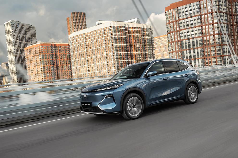 Geely EX5 EM-i сохраняет лидерство среди гибридов на российском рынке по итогам трех недель июля
