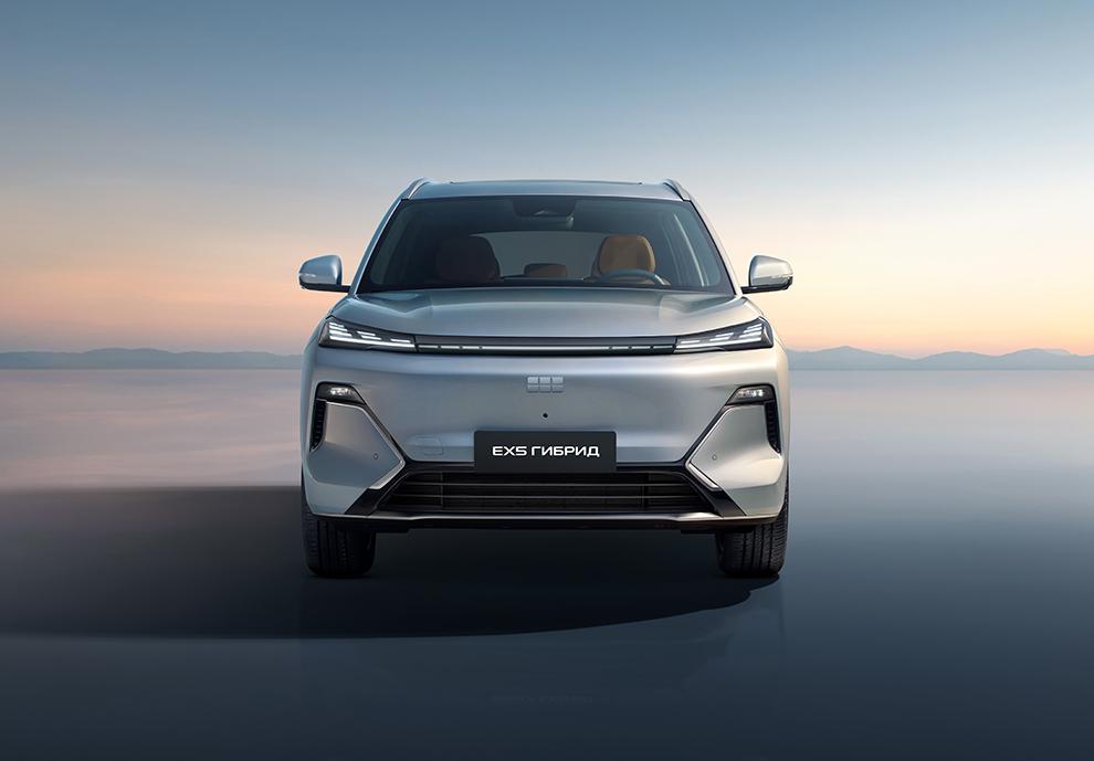 Geely представляет новую версию популярного гибридного кроссовера Geely EX5 в России