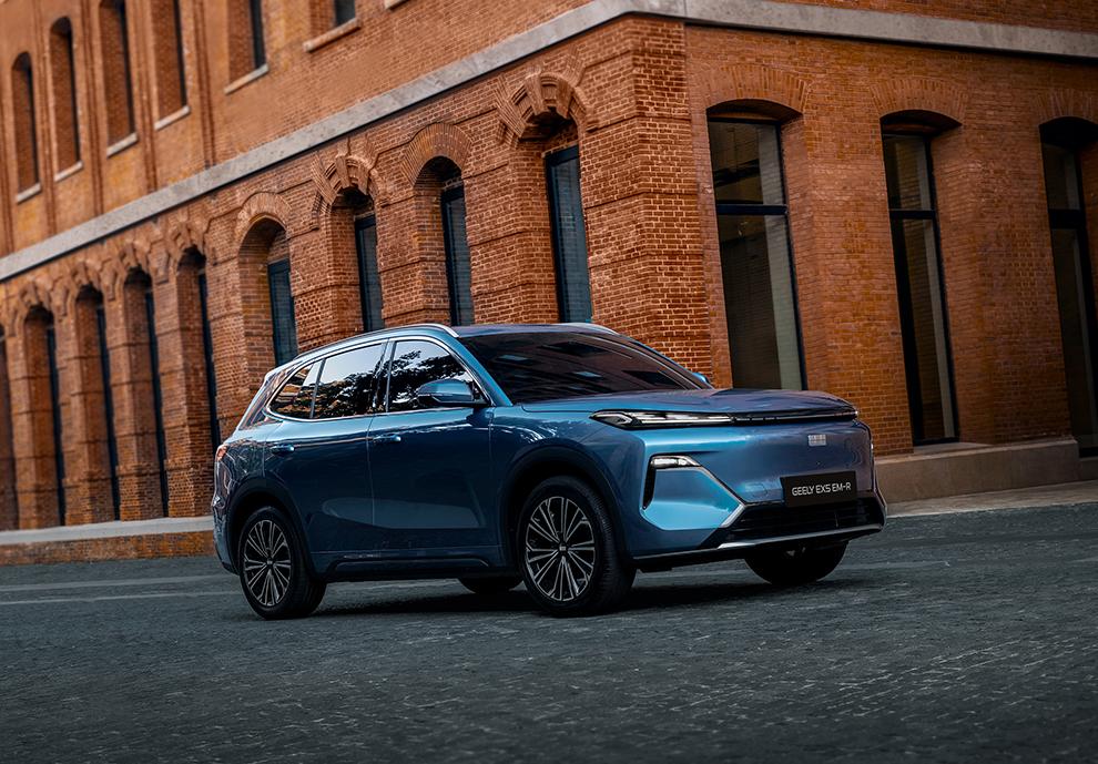 Geely объявляет о начале продаж новой версии гибридного кроссовера Geely EX5 для российского рынка