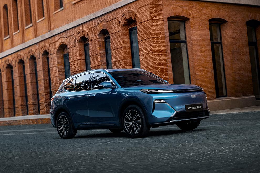 Geely объявляет о начале продаж новой версии гибридного кроссовера Geely EX5 для российского рынка