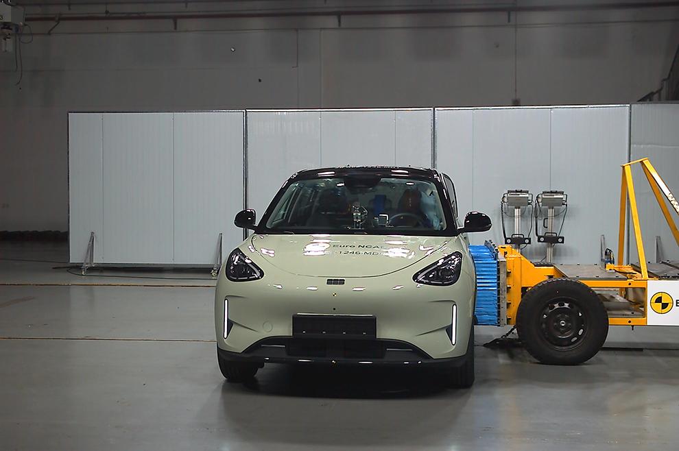 Geely EX2 получил высшие баллы за безопасность по двум международным системам оценки