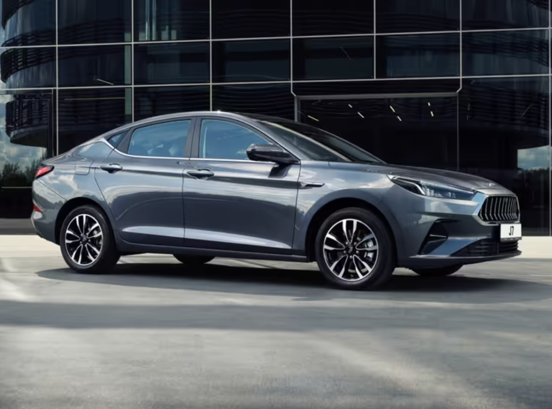 JAC J7: фишки и особенности автомобиля